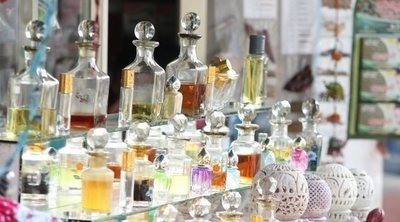 El perfume que deberías llevar según tu signo del Zodiaco